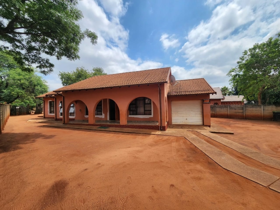 3 Bedroom Property for Sale in Geelhoutpark North West